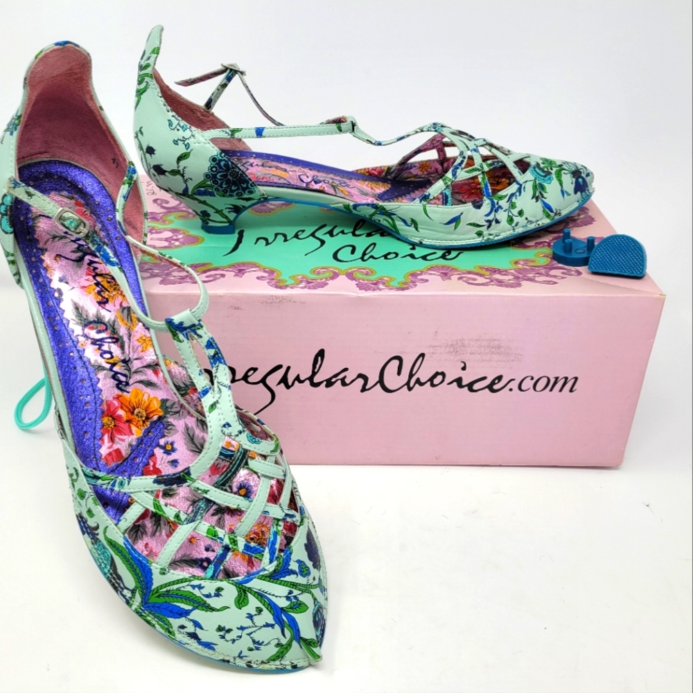 IRREGULAR CHOICE kitten heel